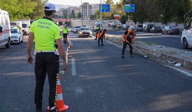 İzmir'de freni patlayan tır 9 araca çarptı