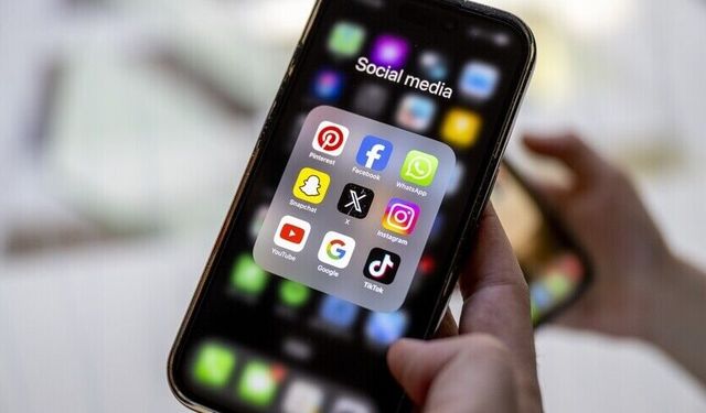 Gençler haberi sosyal medyadan, yaşlılar televizyondan takip ediyor