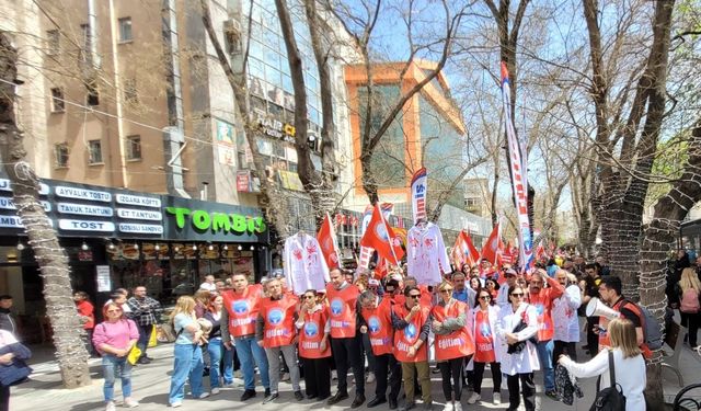 Eğitimciler okullardaki şiddet olaylarını protesto etti