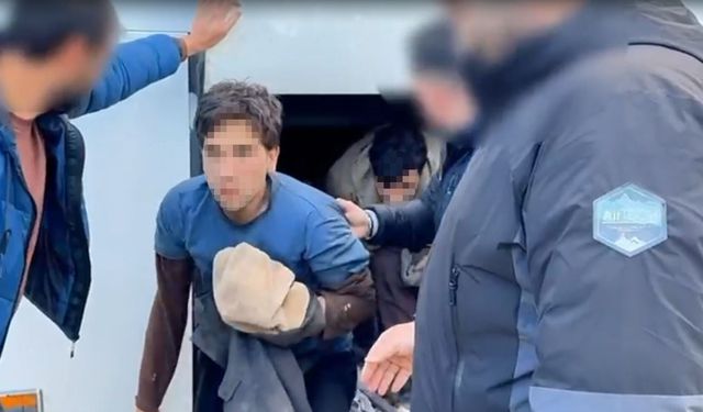 Yolcu otobüsünün bagajında 53 kaçak göçmen yakalandı: 6 tutuklama