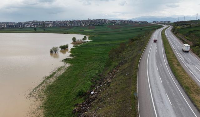 Bursa’da baraj gövdesinde izinsiz ekilen araziler su altında kaldı