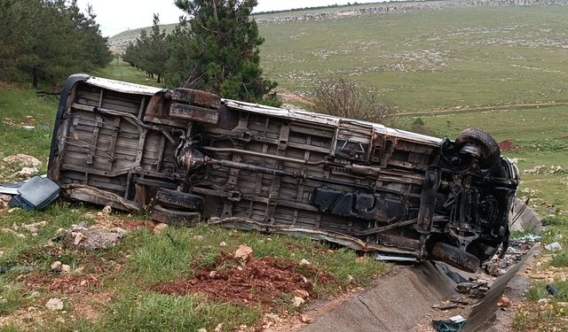 Gaziantep'te işçi servisi devrildi; 16 yaralı