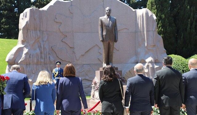 Haydar Aliyev, doğumunun 103. yılında anıldı