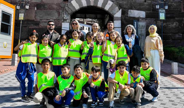 Çocuklar Başkent’in tarihini yerinde öğreniyor