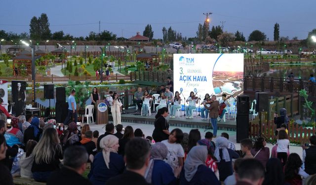 Çubuk'ta öğrenciler yıl sonu konseri verdi