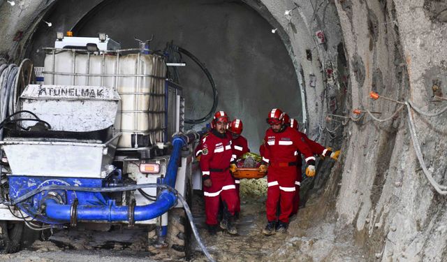 Başkentte Dikimevi-Natoyolu Ankaray hattı inşaatında acil durum tatbikatı yapıldı