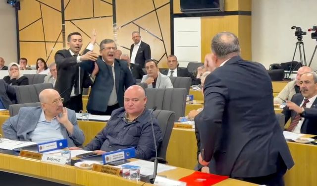Afyonkarahisar Belediyesi'nde gergin meclis; üyeler arasında tartışma