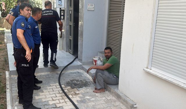 Annesiyle tartışıp kendisini kilitlediği odayı ateşe verdi, kapı kırılarak kurtarıldı