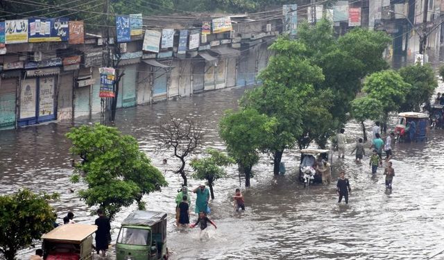 Pakistan’da şiddetli yağış nedeniyle 7 kişi hayatını kaybetti