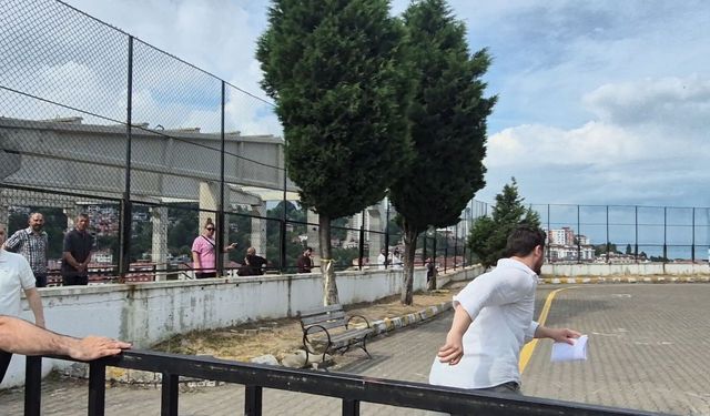 Yanlışlıkla kardeşinin kimliğiyle sınava geldi, amcası 4 dakika kala kendi kimliğini yetiştirdi