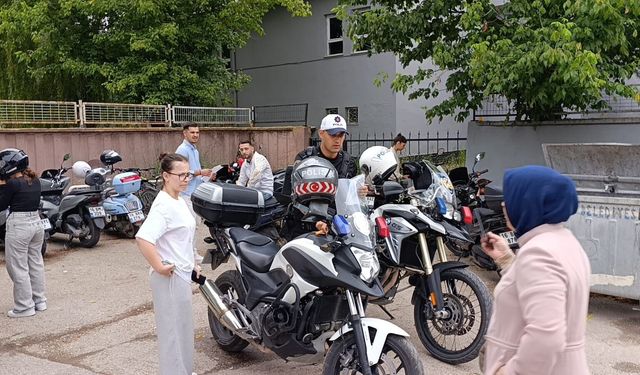 Yanlış sınav yerine giden adayı motosikletli trafik polisi yetiştirdi