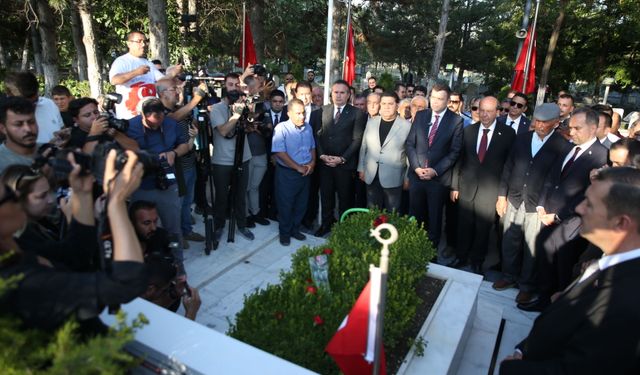 15 Temmuz kahramanı şehit Ömer Halisdemir'in kabrinde tören düzenlendi