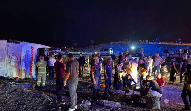 Kırıkkale'de yolcu otobüsü devrildi: 10 kişi yaralandı