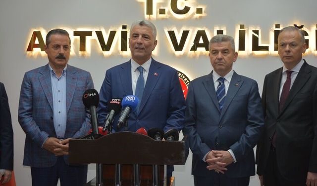 Bakan Bolat: Sarp Gümrük Kapısı'ndan geçişler her geçen gün artmakta