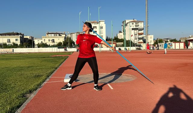 Enkazda ailesini ve kolunu kaybeden Meryem, 3 farklı branşta Türkiye şampiyonu oldu