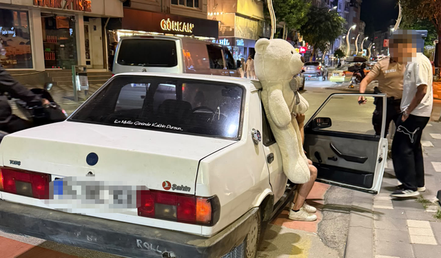 Pelüş ayı ile turlayan ehliyetsiz sürücüye ceza