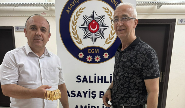 Müşteri gibi girdiği kuyumcu dükkanından 15 altın bilezik alıp kaçtı