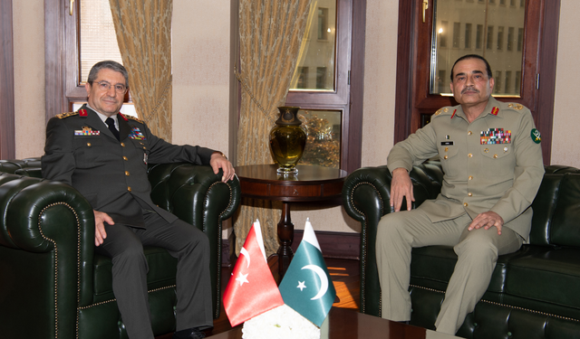 Genelkurmay Başkanı Orgeneral Bayraktaroğlu, Pakistan Savunma Kuvvetleri Komutanı Munir ile görüştü