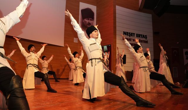 Kuzey Kafkasya Kültür ve Sanat Festivali renkli görüntülerle sona erdi