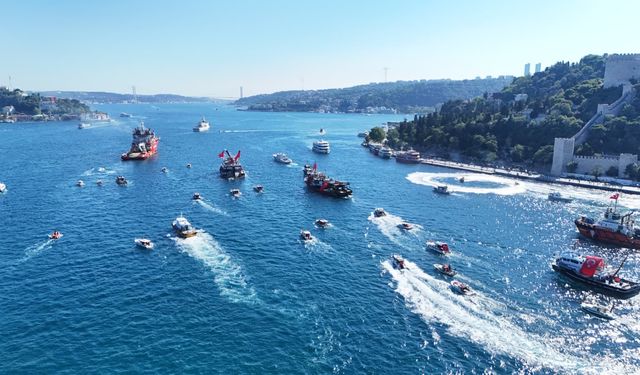 15 Temmuz şehitleri anısına 253 tekne İstanbul Boğaz'dan geçti