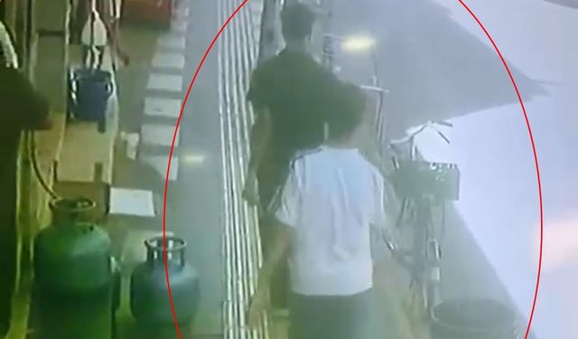 İş yerinin önünden papağanı çaldılar