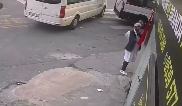 Türk bayrağını sökerek yere atan şüpheli yakalandı: Arada sırada kendimi kaybediyorum
