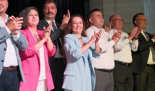 Manisa Büyükşehir Belediye Başkanı Dutlulu ile 14 ilçe belediye başkanı, Yeni Parti'ye katıldı
