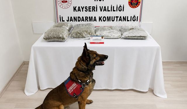 Otomobilinde 5 kilo esrarla yakalanan CHP’li meclis üyesi tutuklandı