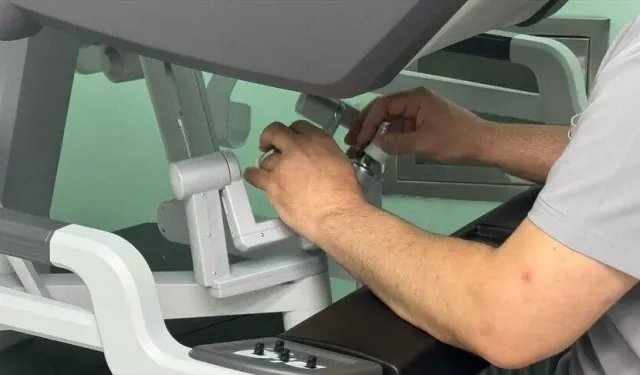 Uyku apnesi robotik cerrahiyle tedavi ediliyor