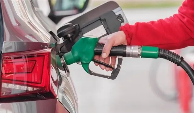 Petrol fiyatlarındaki yükseliş enerji şirketlerine kazandırırken siyasi faturası Beyaz Saray'a kesiliyor