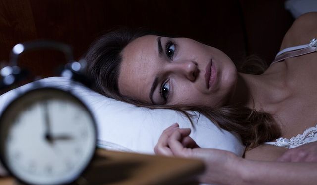 Huzursuz Bacak Sendromu uykusuz bırakıyor