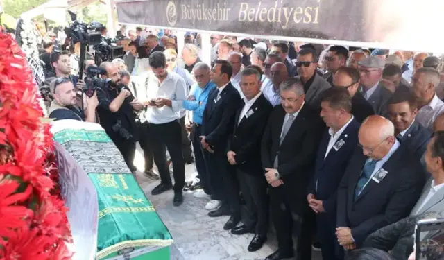 Özgür Özel, Yılmaz Büyükerşen'in kız kardeşinin cenazesine katıldı