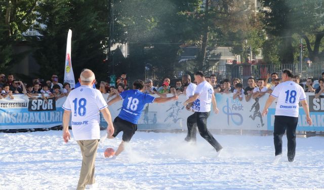 Çankırı'da tuzdan hazırlanan sahada futbol maçı yapıldı