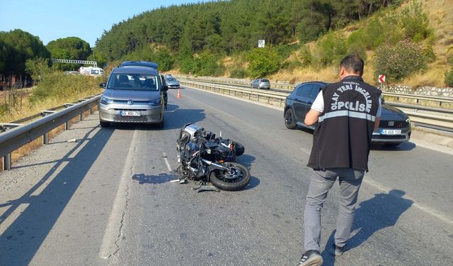 Bariyerlere çarpan motosikletin sürücüsü öldü