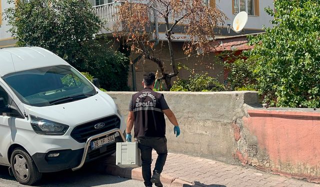 Boşanma aşamasındaki eşini bıçaklayıp, polise teslim oldu