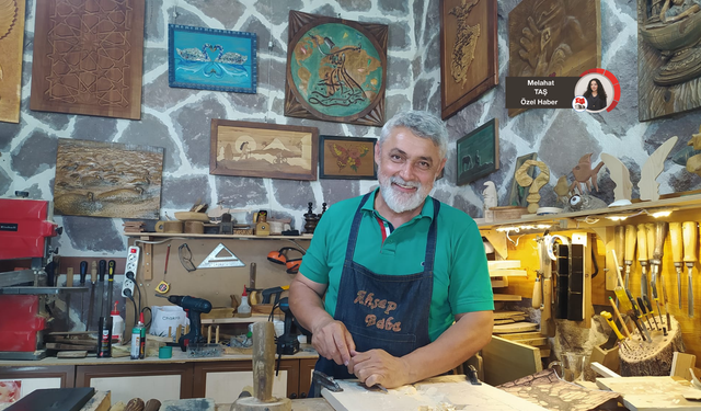 "Ahşap Baba" ahşabı değil, hikâyeleri işliyor