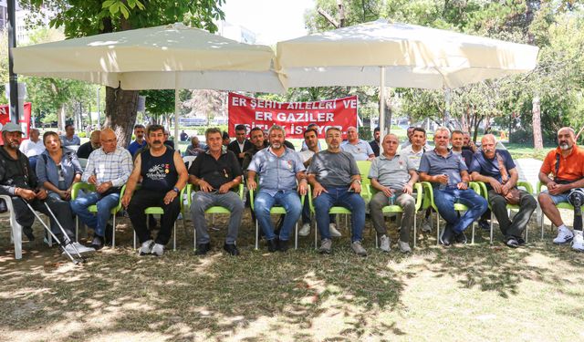 Özlük hakları için açlık grevine başladılar