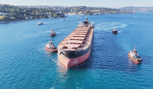 Rusya'da İHA saldırısına uğrayan gemi İstanbul Boğazı'ndan geçti