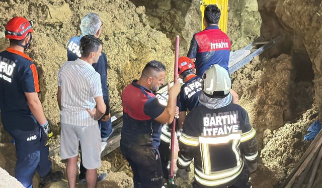 Su kuyusuna hortum bağlarken baba- oğul toprak altında kaldı