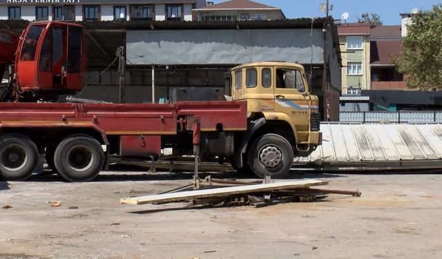Sultanbeyli'de çalışma sırasında işçiler çatının altında kaldı: 1'i ağır 2 yaralı