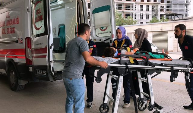 2’nci kattan düşen Hafsanur yaralandı