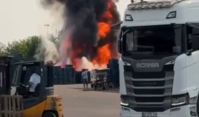 Adana’da sebze halinde yangın