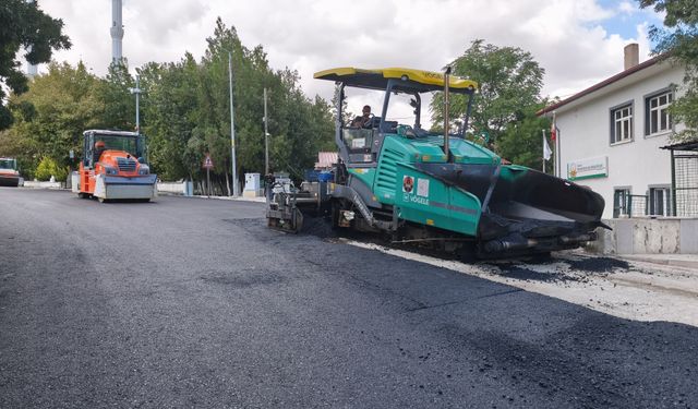 Karakeçili Belediyesinin asfalt çalışmaları sürüyor