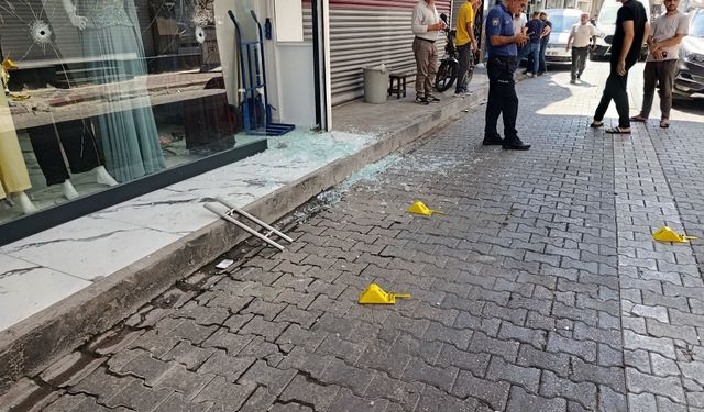 Adana'da giyim mağazasına silahlı saldırı
