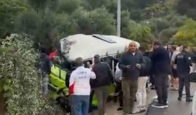Çanakkale'de minibüs su kanalına devrildi; 1 ölü, 2 yaralı