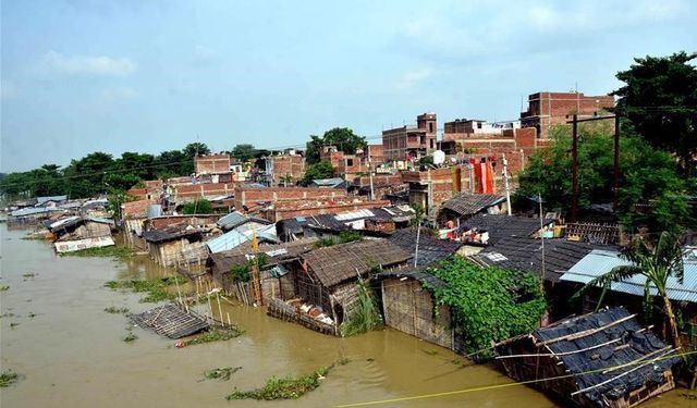 Hindistan'da şiddetli yağışlar nedeniyle 56 kişi hayatını kaybetti