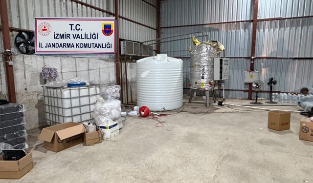 İzmir’de 5 bin 100 litre etil alkol ele geçirildi