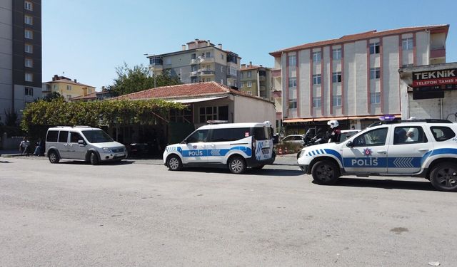 Kıraathane çalışanı, husumetlisini tüfekle ağır yaraladı