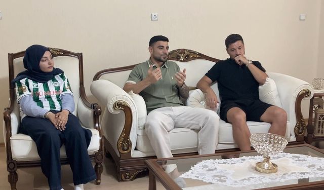 Konyasporlu futbolcular omurilik kanser tedavisi gören Konyaspor taraftarı Sude Ay'ı ziyaret etti