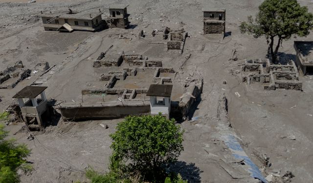 Nepal'deki selde can kaybı 1344'e yükseldi